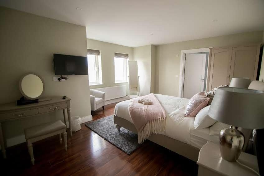 West Haven House Hotel Дулин Екстериор снимка